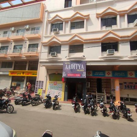 Hotel Aaditya Palace Bhusāwal Esterno foto