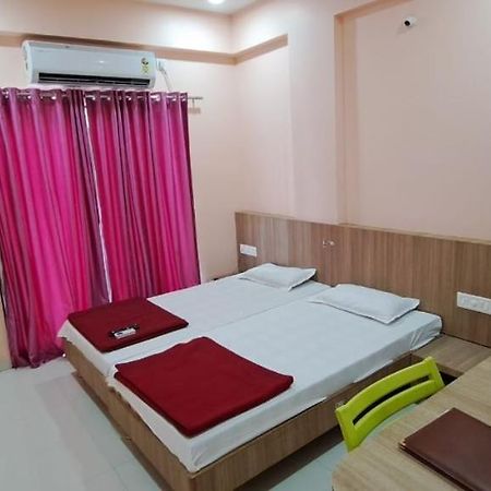 Hotel Aaditya Palace Bhusāwal Esterno foto