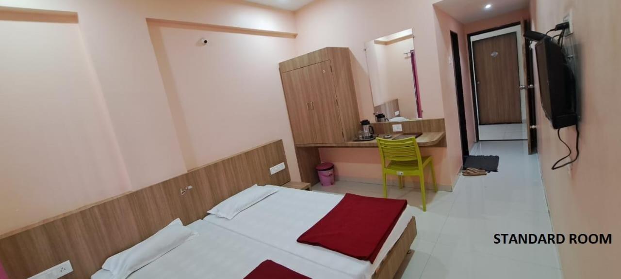 Hotel Aaditya Palace Bhusāwal Esterno foto