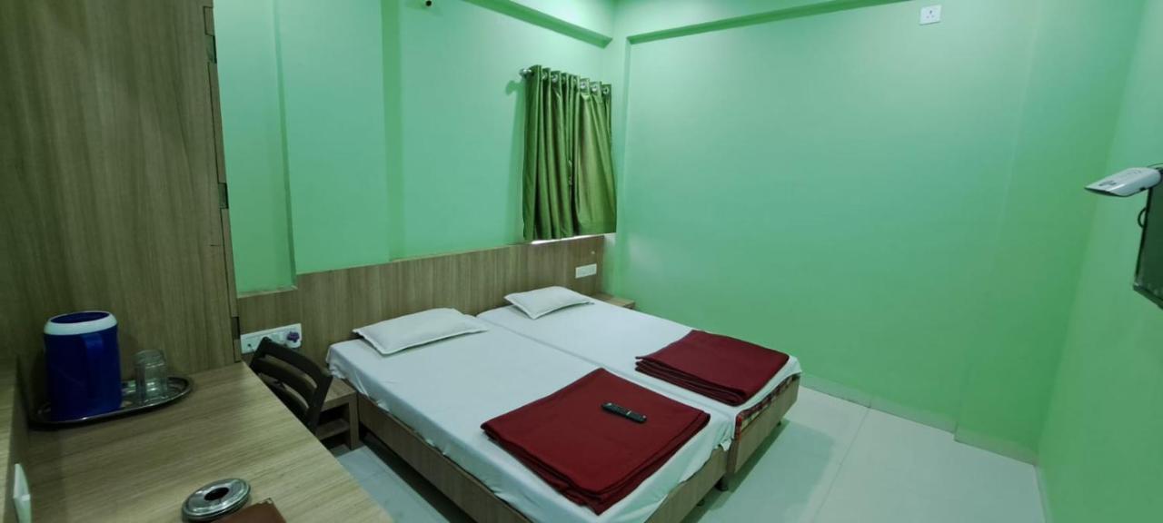 Hotel Aaditya Palace Bhusāwal Esterno foto