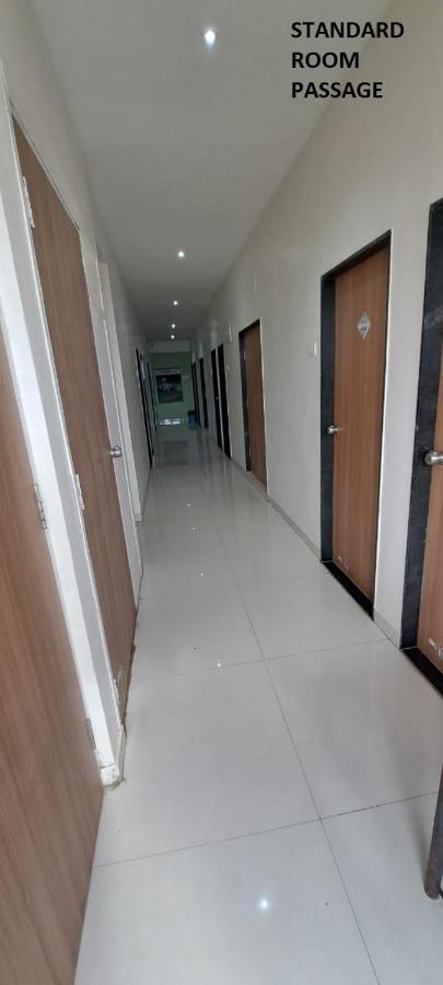 Hotel Aaditya Palace Bhusāwal Esterno foto