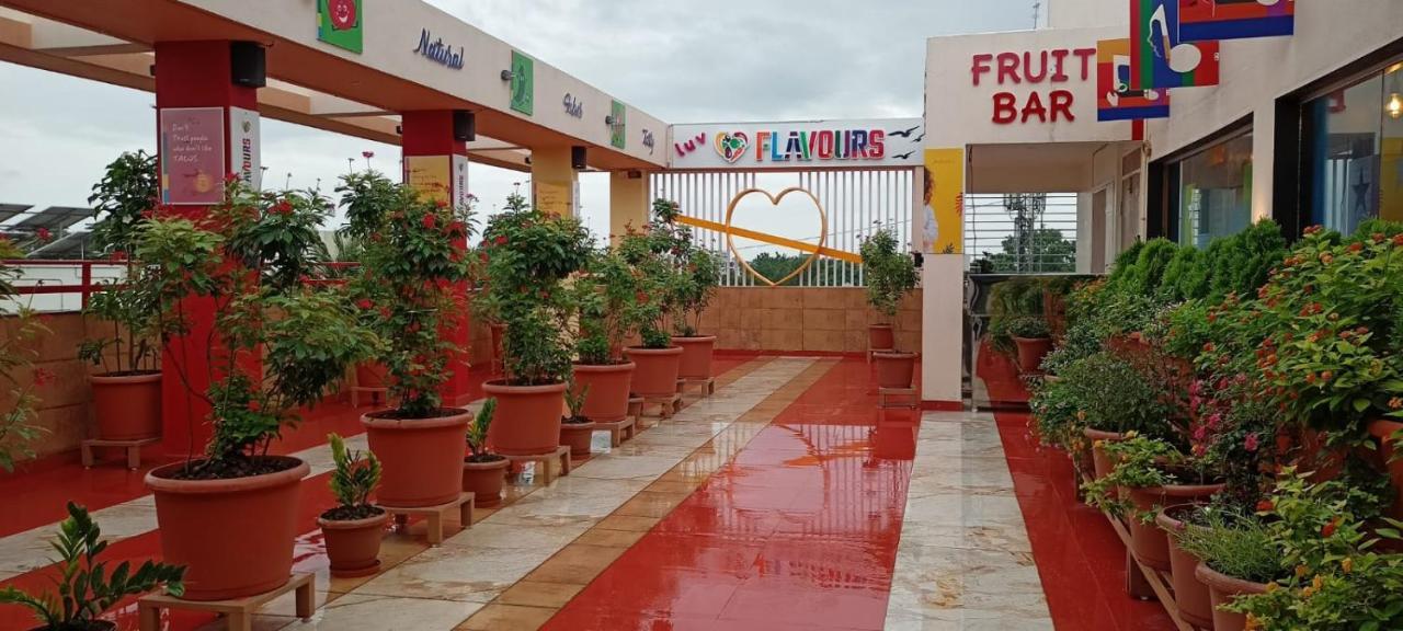 Hotel Aaditya Palace Bhusāwal Esterno foto