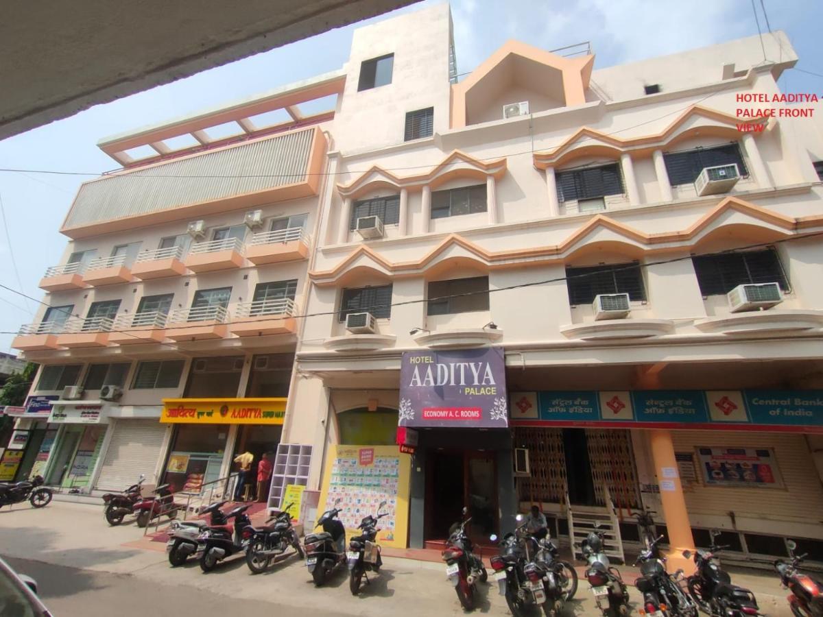 Hotel Aaditya Palace Bhusāwal Esterno foto