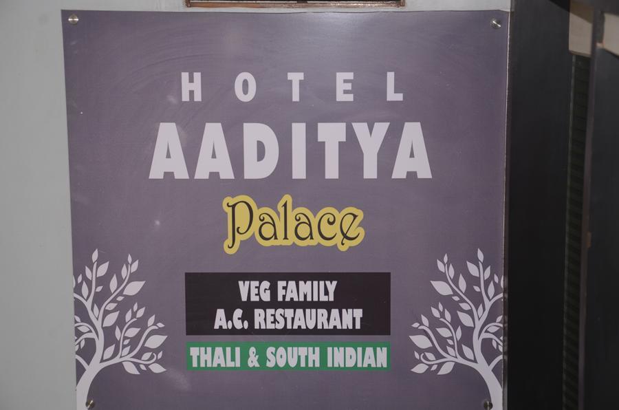Hotel Aaditya Palace Bhusāwal Esterno foto