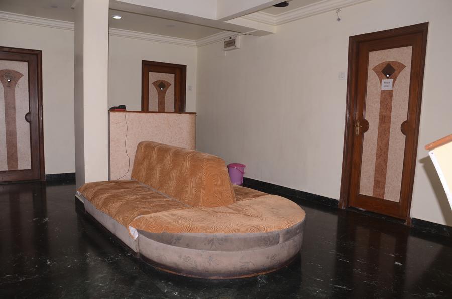 Hotel Aaditya Palace Bhusāwal Esterno foto